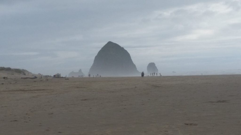 haystack rock best places to stay on the oregon coast
